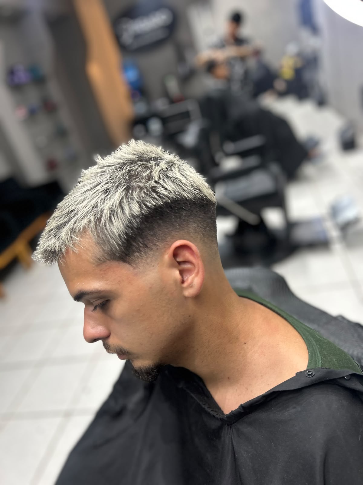Cabelo masculino platinado