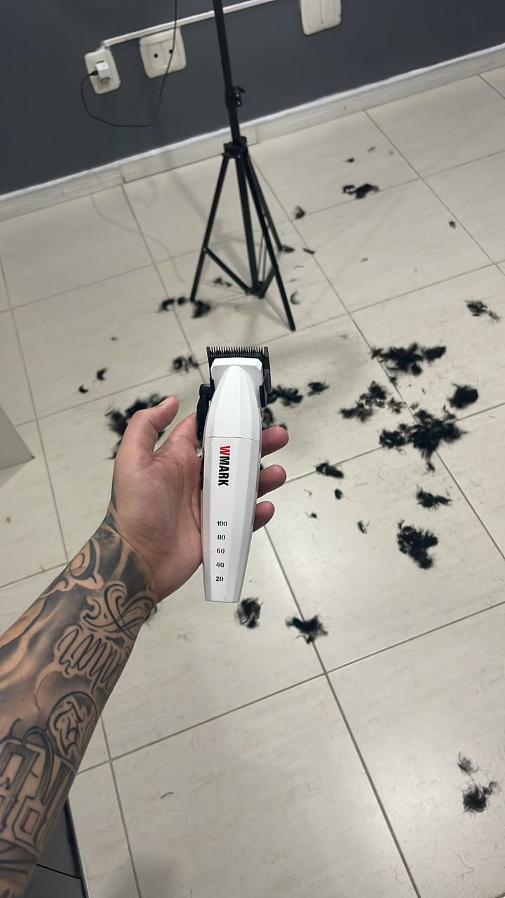 Máquina de corte no Studio 23